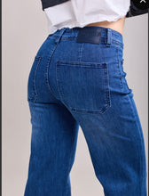 Wide Leg Stretch Jeans