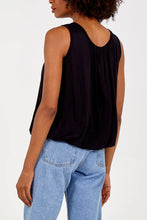 Essential Bubble Top With Necklace/Black